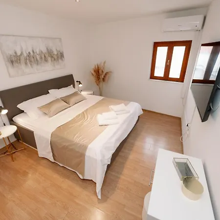 Luxury Centre & Apartment Split