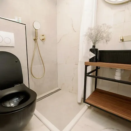 Luxury Centre & Apartment