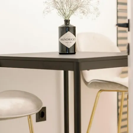 Luxury Centre & Apartment *