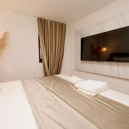 Luxury Centre & Apartment Split