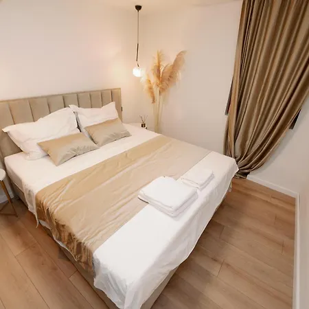 Luxury Centre & Apartment