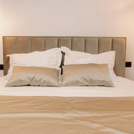 Luxury Centre & Apartment *